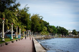 Boardwalk of Dumaguete City. (source: planetdiveholidays)